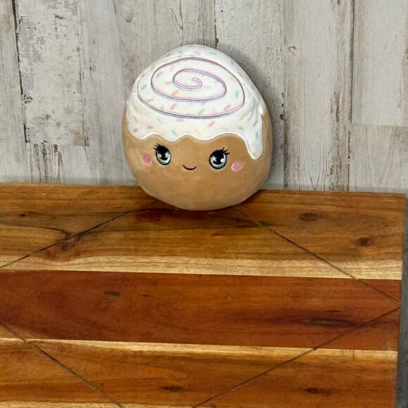 Squishmallow Chanel Cinnamon Roll Food Squad‎ Mini Plush Toy 6" - Picture 1 of 4